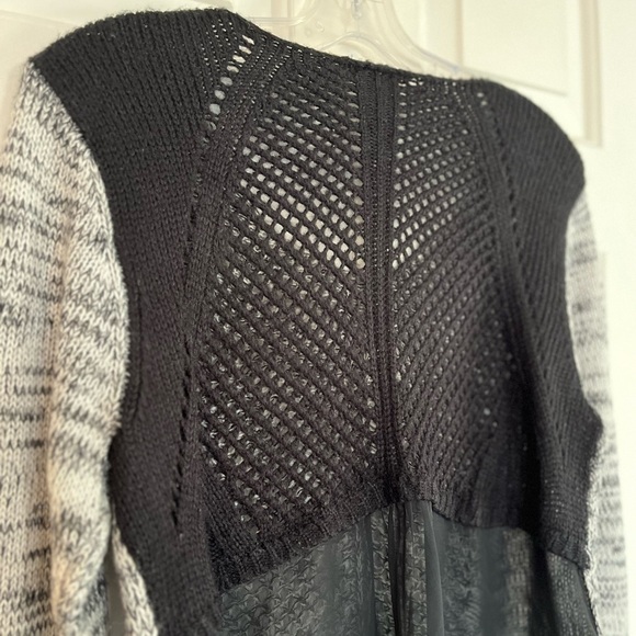 DEX Scoop Neck Open Knit Contrast Chiffon Back Sweater Large Gray / Black - Picture 9 of 16